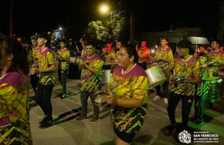Lee más sobre el artículo Los vecinos de San Francisco del Monte de Oro disfrutaron de la primera noche de carnavales