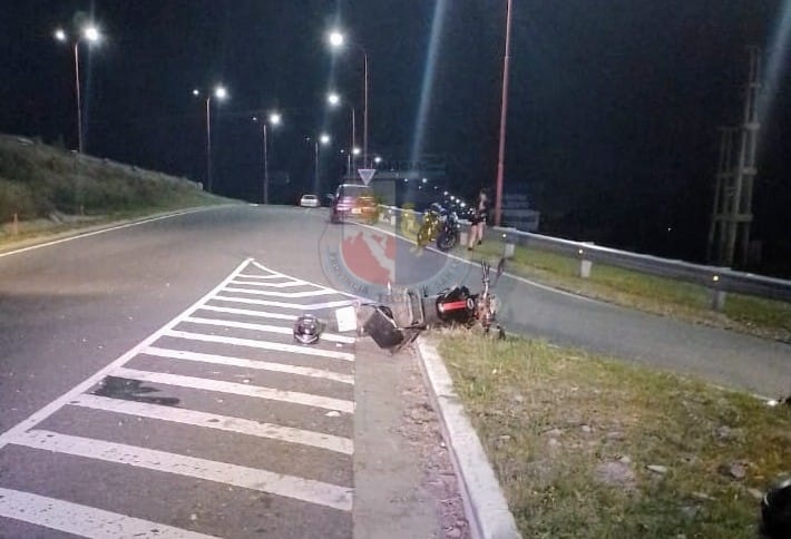 El accidente se produjo en la avenida José Santos Ortiz, a la altura del hipermercado Chango Más