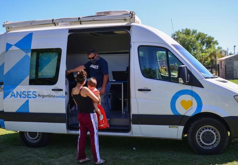 AUH y Tarjeta Alimentar cubren cada vez menos gastos