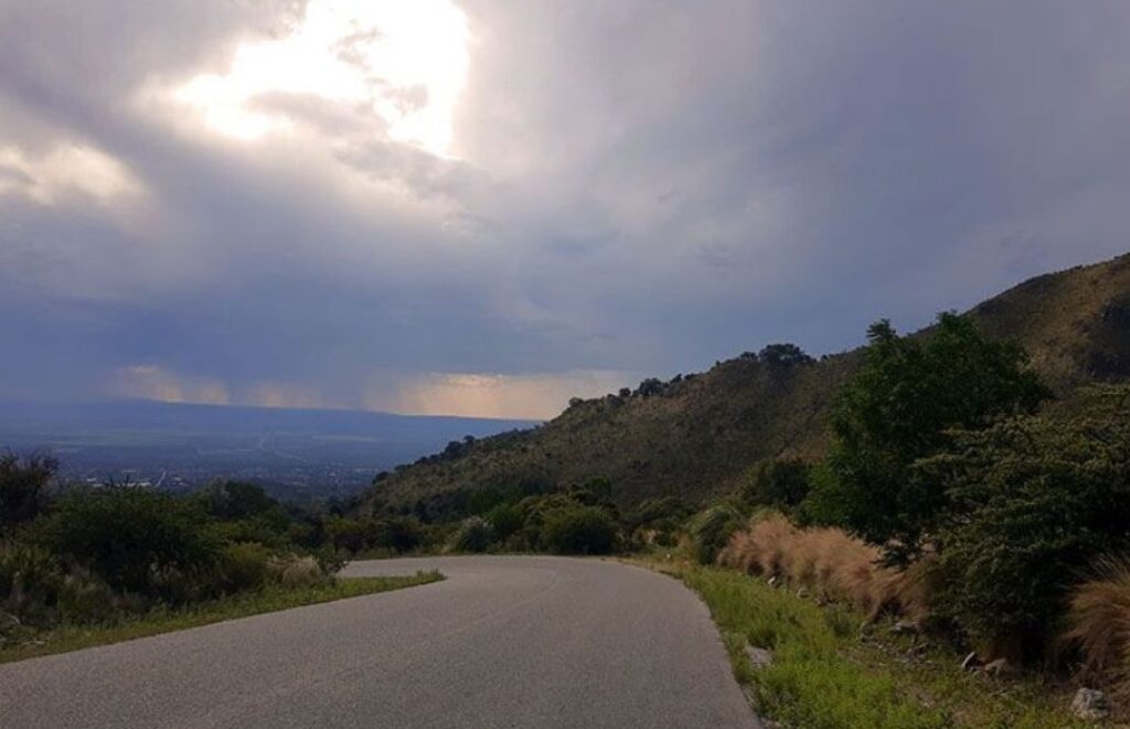 Probables lluvias y vientos de más de 60 km/h: la máxima alcanzará los 27°C este viernes