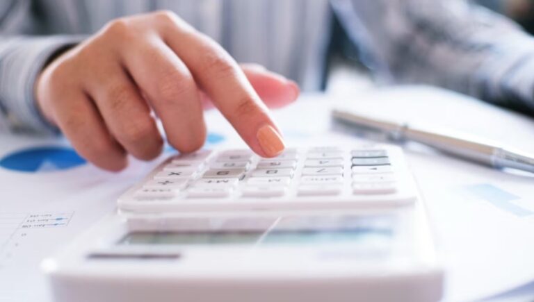 Fuerte retroceso de la economía en febrero: cayó 2,6%