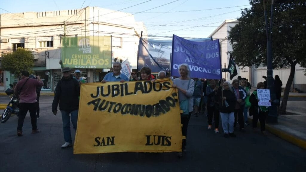 VIDEO | Jubilados reclaman el boleto gratuito interurbano en San Luis: «Es un derecho»
