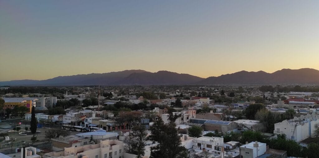 Ascenso de temperatura: la máxima será de 29ºC este jueves y circularán fuertes vientos