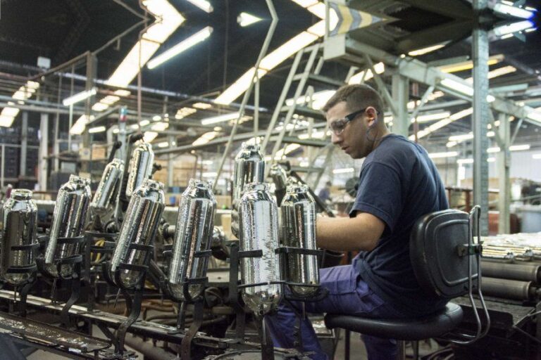 Industria textil cae 33,2% y pierde empleo