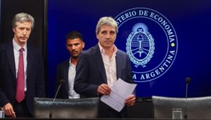 Caputo viaja a EE.UU. en busca de apoyo financiero de Trump