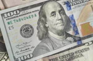 El dólar minorista  alcanzó su máximo histórico nominal: superó los $1.515