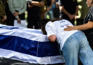 Israel acusa a Hamas de entregar restos equivocados de un rehén