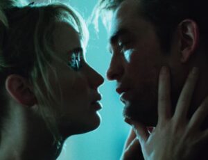 VIDEO | Jennifer Lawrence y Robert Pattinson brillan en Matate, amor