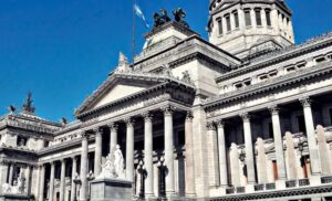 El Gobierno ya analiza convocar a sesiones extraordinarias por las reformas laboral y tributaria