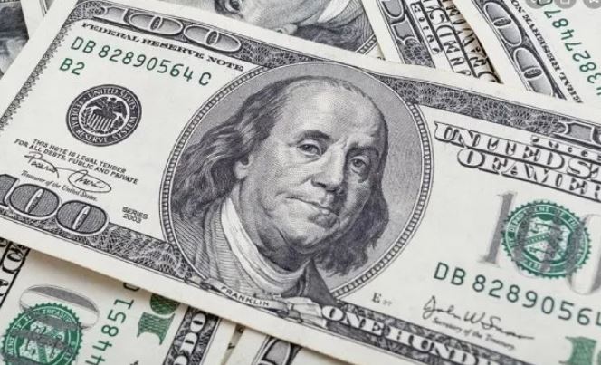 Dólar blue y dólar oficial: a cuánto cotizan este viernes