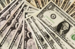 En una semana con altibajos, el dólar se vuelve a alejar de los $1.500