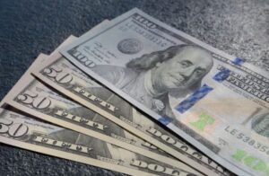 Efecto post elecciones: el dólar cerró una semana bajista, lejos de los $1.500