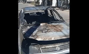 VIDEO | Incendio total de un vehículo en la 9 de Julio de Villa Mercedes; el conductor resultó ileso