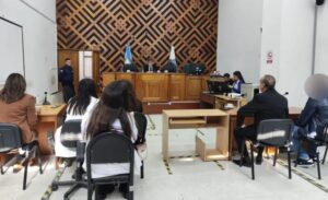 Condenaron a un hombre por violencia de género y el juez lo instó a priorizar el bienestar de su hijo