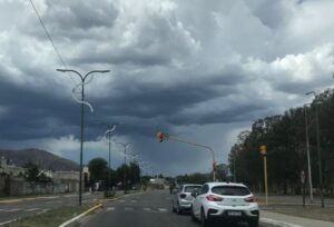 Anuncian lluvias y leve descenso de temperatura para el fin de semana en San Luis