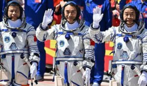 Astronautas chinos quedan varados en el espacio tras impacto de basura espacial