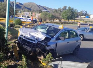 Juana Koslay: una mujer resultó herida tras un choque en la rotonda del acceso a Donovan