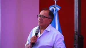 Ceballos cuestionó a Milei por nombrar a un militar en actividad al frente de Defensa