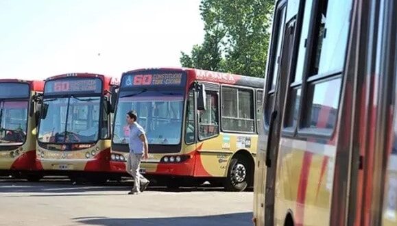 La Línea 60 entró en corto: los choferes iniciaron una protesta en rechazo a cobrar el sueldo en cuotas