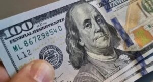 Rebotó el dólar en el cierre de la semana: el minorista subió $20 y se alejó del piso de los $1.400