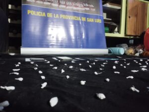 Desarticularon dos centros de venta de drogas y detuvieron a cuatro personas