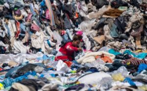 Argentina está importando ropa usada de forma masiva: advierten por el riesgo de que se convierta en un basural textil