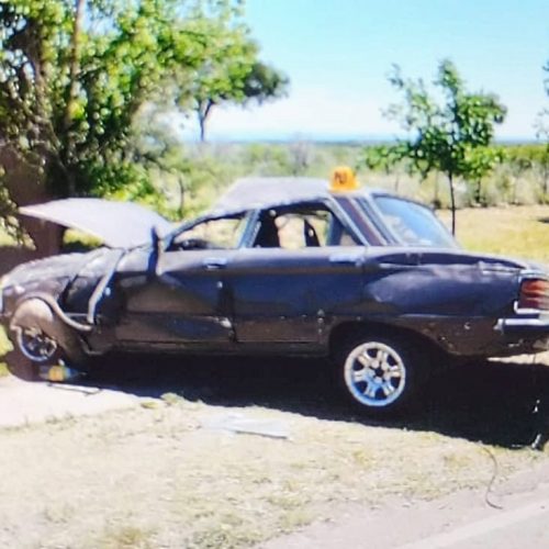 Un hombre resultó herido en la cabeza tras volcar con su auto en la autopista 25 de Mayo