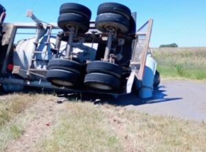 Un camionero resultó herido tras un vuelco en Villa Mercedes