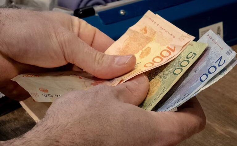 El consumo cayó 1,2% en julio y acumula ocho meses de baja