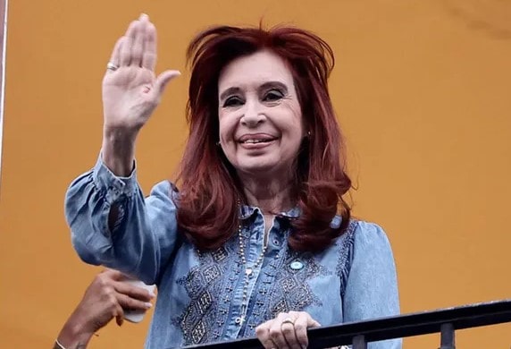 Nuevo parte médico de Cristina Kirchner: «Se mantiene la indicación de internación»