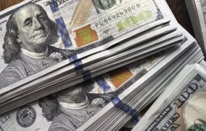 Qué pasará con la inflación y el dólar en 2026 y 2027: la opinión de los analistas