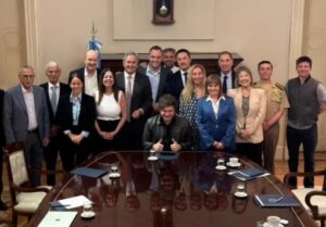 Javier Milei firmará un decreto para aumentar los sueldos del Ejecutivo