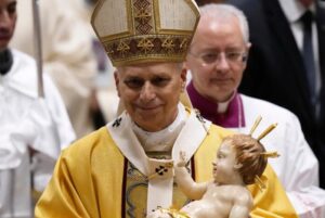 El Papa León XIV celebra su primera Misa de Navidad y pidió respeto y dignidad para todos