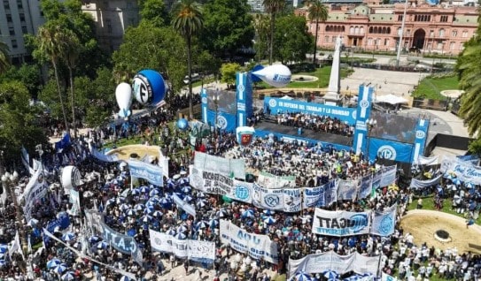 «Si no nos escuchan, vamos a terminar en un paro nacional»: la advertencia de la CGT en Plaza de Mayo 
