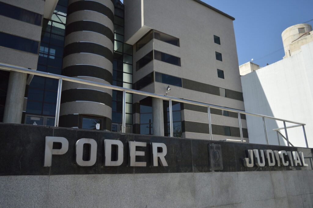 Prorrogaron prisión preventiva a dos jóvenes investigados por el robo de 50 iPhones