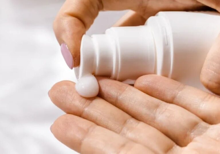 ANMAT prohibió una serie de productos cosméticos y la venta de un medicamento