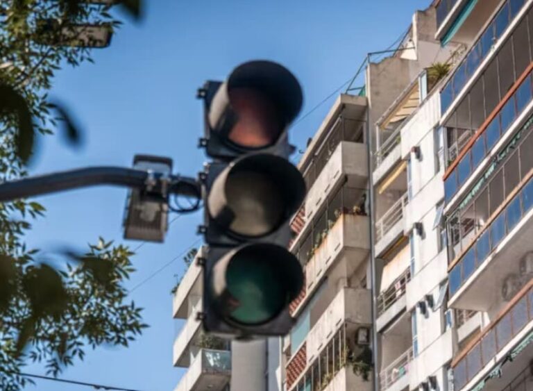 Masivo apagón en el AMBA en medio de la ola de calor: hubo casi un millón de hogares sin luz