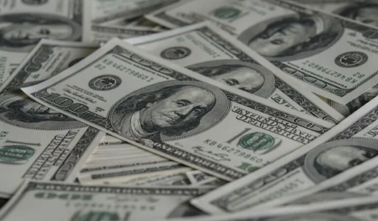 Dólar en baja e inflación alta: el tipo de cambio vuelve a niveles de 2017