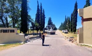 Una grúa destruyó el ingreso a Fortuna