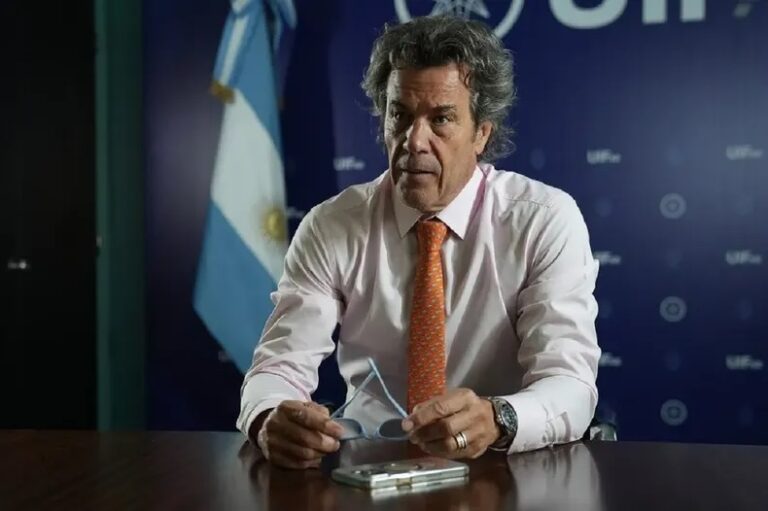 Renunció Paul Starc a la UIF y lo reemplaza Ernesto Gaspari
