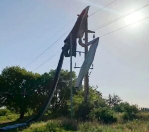 Un silo bolsa voló con el viento y causó problemas eléctricos en la zona sur