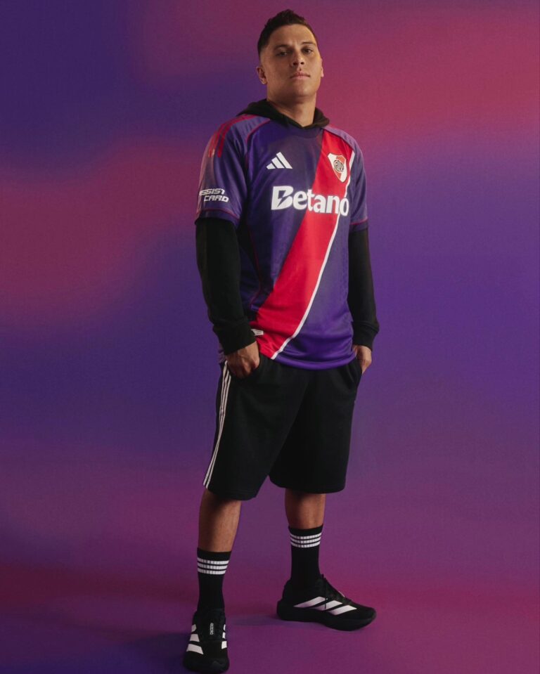 Escándalo en San Luis: imputarán a un agente por el robo de la camiseta viral de River