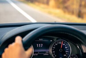 Berisso: se filmó conduciendo a 180 km/h y cruzando en rojo