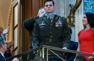 Medalla de Honor a piloto herido en operativo contra Maduro