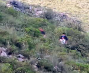 Rescataron a una joven que se perdió en el Cerro de la Cruz en Juana Koslay
