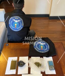 Misión Sarmiento: incautan droga por más de $2 millones y detienen a cinco hombres