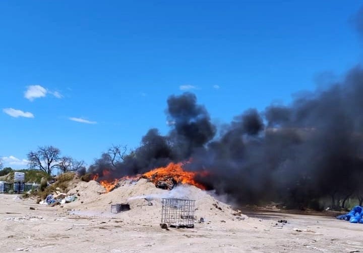 Bomberos controlaron un foco ígneo en una planta de reciclaje del sur de la ciudad