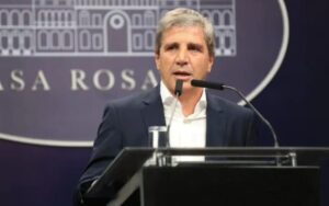 El mensaje de Caputo a empresarios: «Reducimos hasta 85% las cargas patronales y ni una cámara lo celebra»