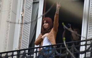 La Justicia rechazó el pedido de Cristina Kirchner: deberá seguir con tobillera y régimen de visitas
