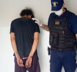 Recuperan una moto robada y detienen a un sospechoso tras ataque a piedrazos a los patrulleros